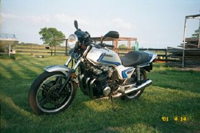 Kevin Matthews' 1982 Honda CB900F Photo #2